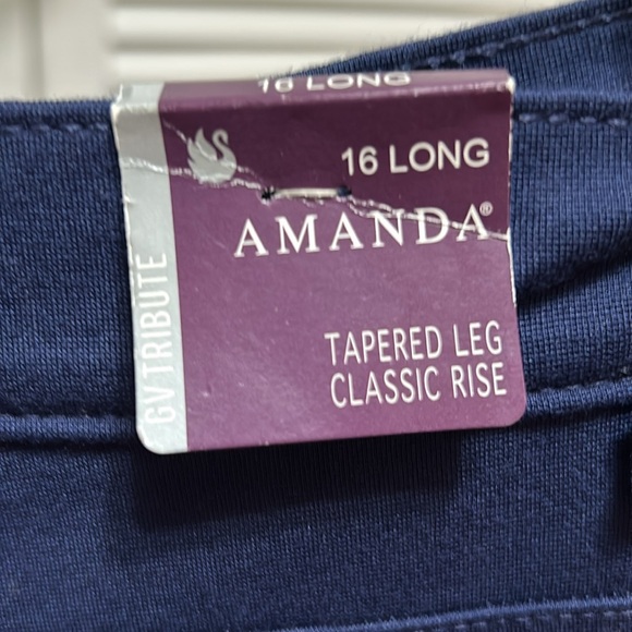 Gloria Vanderbilt - Picture 3 of 4